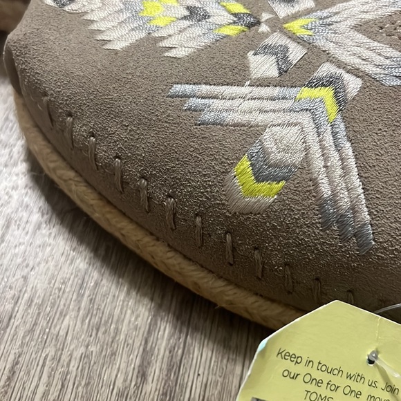BNWT toms Aztec tribal print shoes 7 - Picture 5 of 5